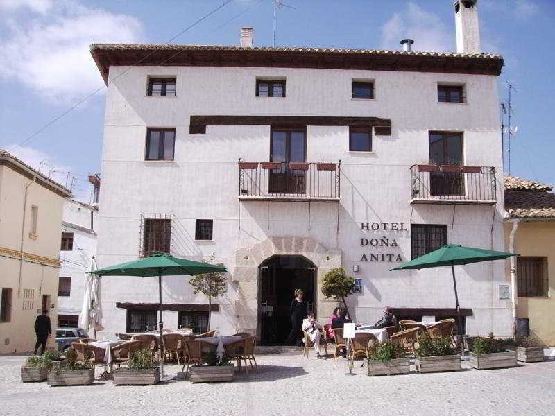 Hotel Restaurante Dona Anita Requena Buitenkant foto